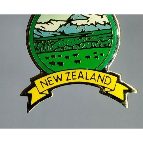 New Zealand Green Yellow Mountain Scenery Lapel Button Hat Collectible Pin - Picture 10 of 12